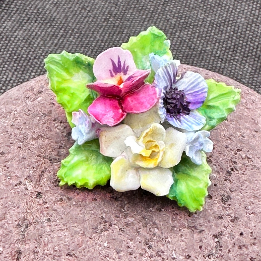 Vintage Crown Staffordshire Porcelain‎ Floral Brooch Pansy Rose Leaves England
